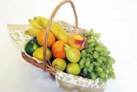میوه های متنوع فصل بسته بندی شده در سبدهای پذیرایی آماده -پارمیس